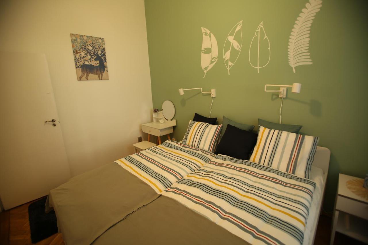 Castle Courtyard Hideaway Apartment Budapest Bagian luar foto