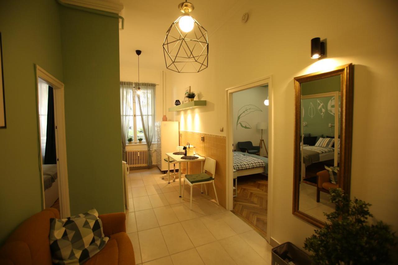 Castle Courtyard Hideaway Apartment Budapest Bagian luar foto