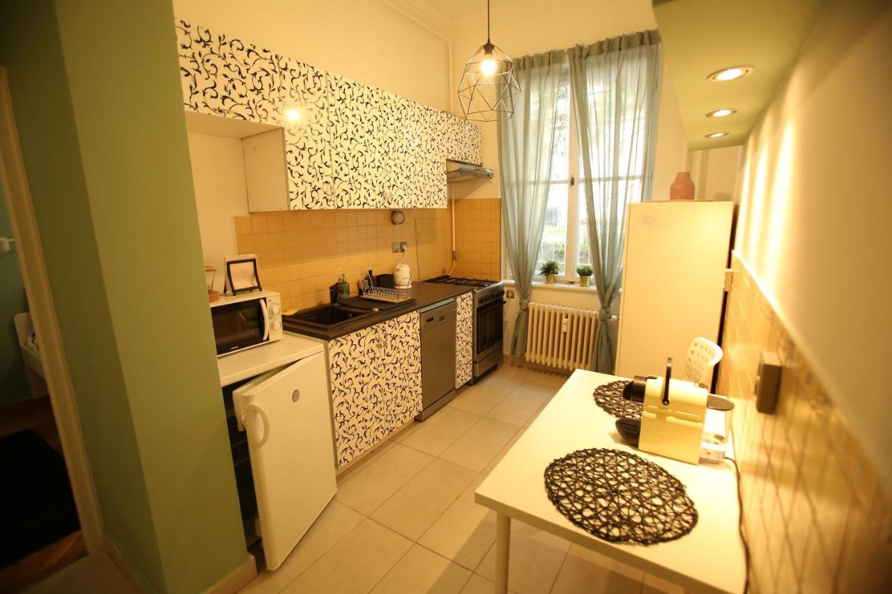 Castle Courtyard Hideaway Apartment Budapest Bagian luar foto