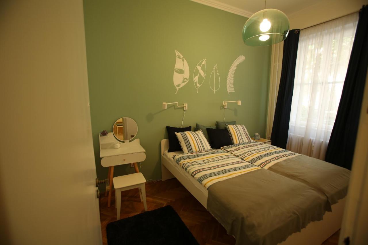 Castle Courtyard Hideaway Apartment Budapest Bagian luar foto