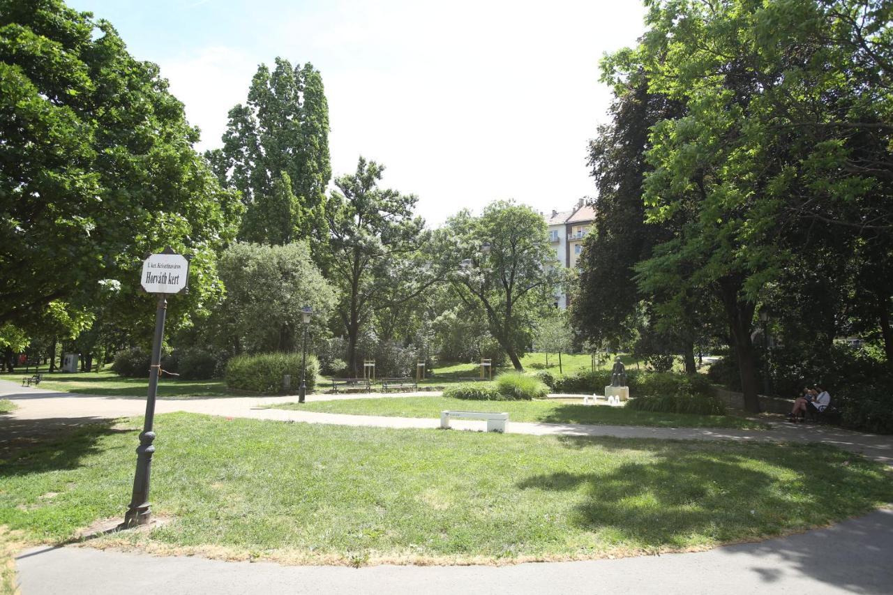 Castle Courtyard Hideaway Apartment Budapest Bagian luar foto