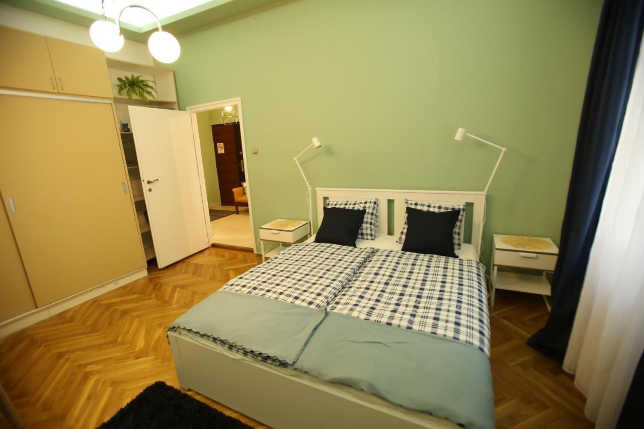 Castle Courtyard Hideaway Apartment Budapest Bagian luar foto