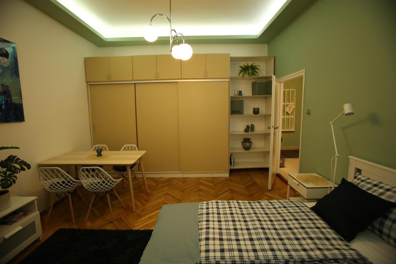 Castle Courtyard Hideaway Apartment Budapest Bagian luar foto